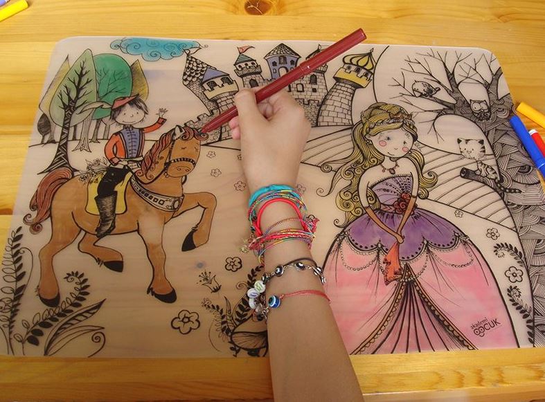 CC24 COLORING PLACEMAT - PRINCE AND PRINCESS CC23