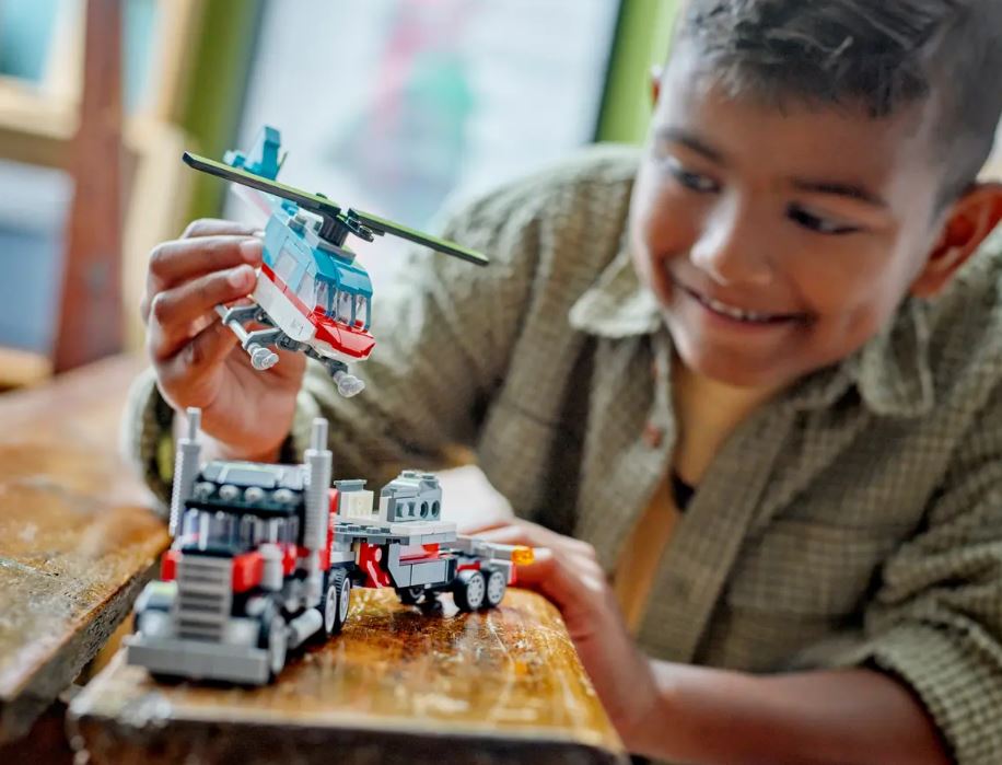 LEGO CREATOR - LE CAMION À PLATEFORME AVEC UN HÉLICOPTÈRE #31146