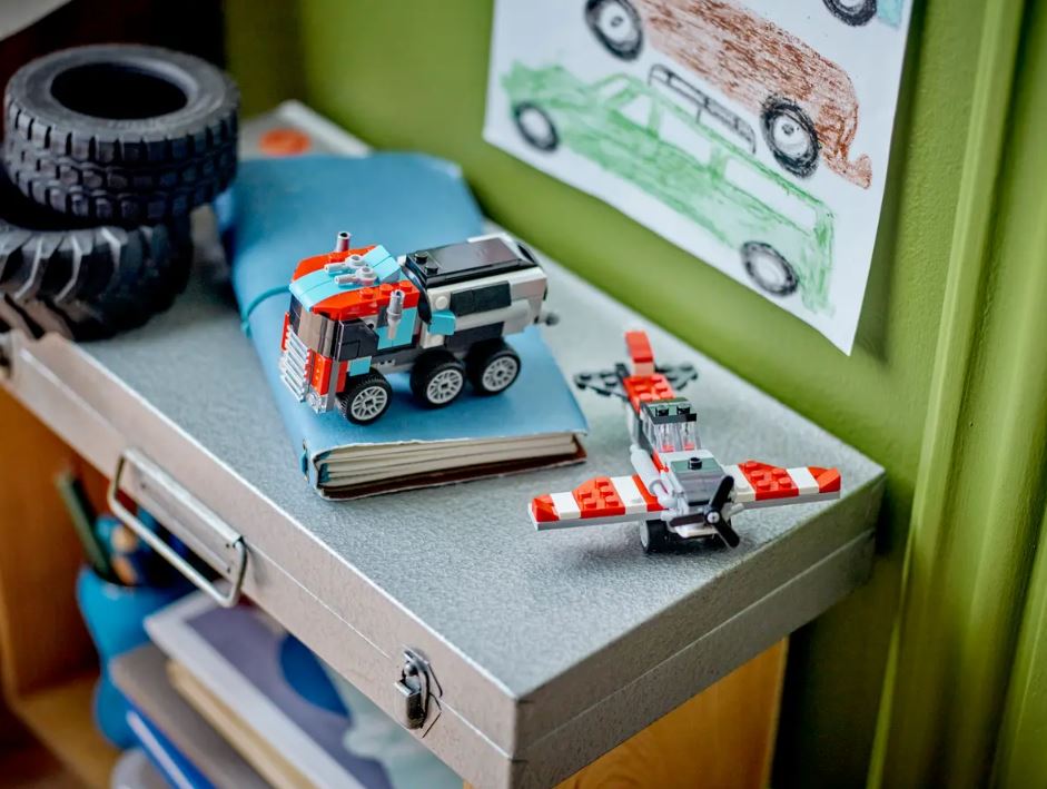 LEGO CREATOR - LE CAMION À PLATEFORME AVEC UN HÉLICOPTÈRE #31146