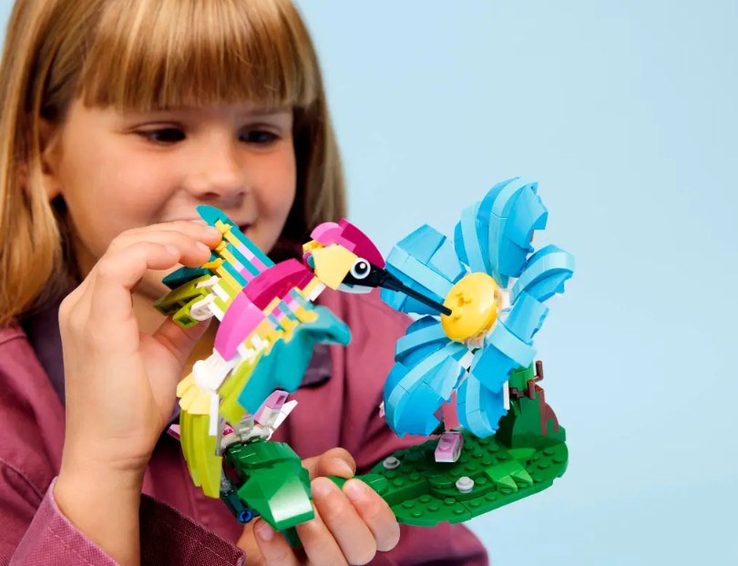 LEGO CREATOR - LES ANIMAUX SAUVAGES - LE COLIBRI COLORÉ #31384