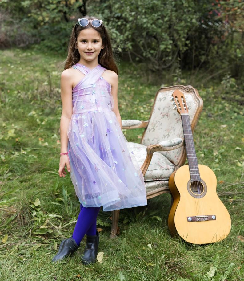 ROBE DE PRINCESSE LILAS AVEC POUSSIÈRE D'ÉTOILES 5/6 ANS