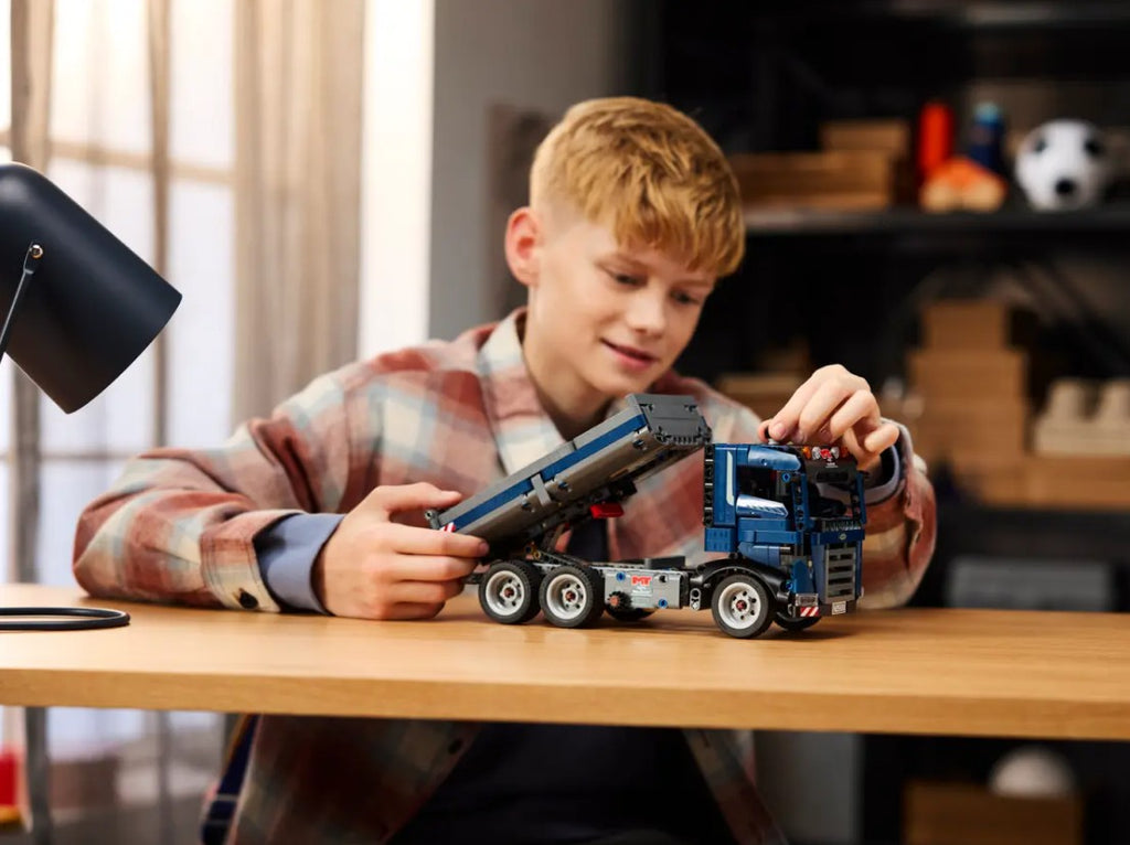 LEGO TECHNIC - DUMP TRUCK #42203