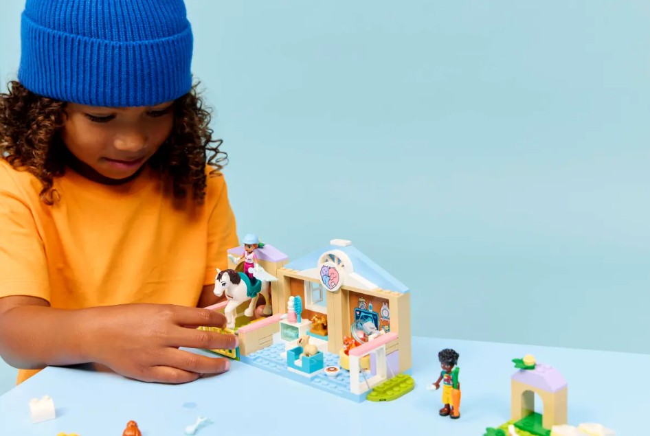 LEGO FRIENDS - ANIMAL ADOPTION VET CLINIC #42696