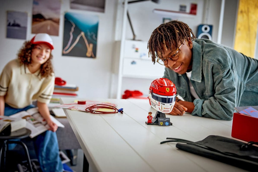 LEGO FORMULA 1 - CHARLES LECLERC'S SCUDERIA FERRARI HP HELMET #43014