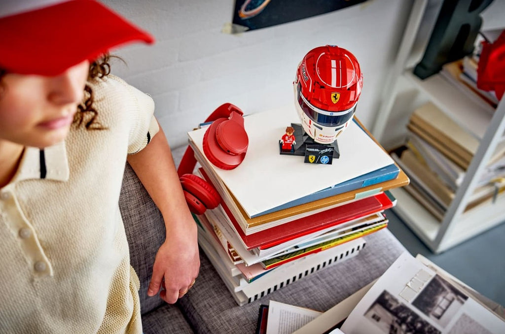 LEGO FORMULA 1 - CHARLES LECLERC'S SCUDERIA FERRARI HP HELMET #43014