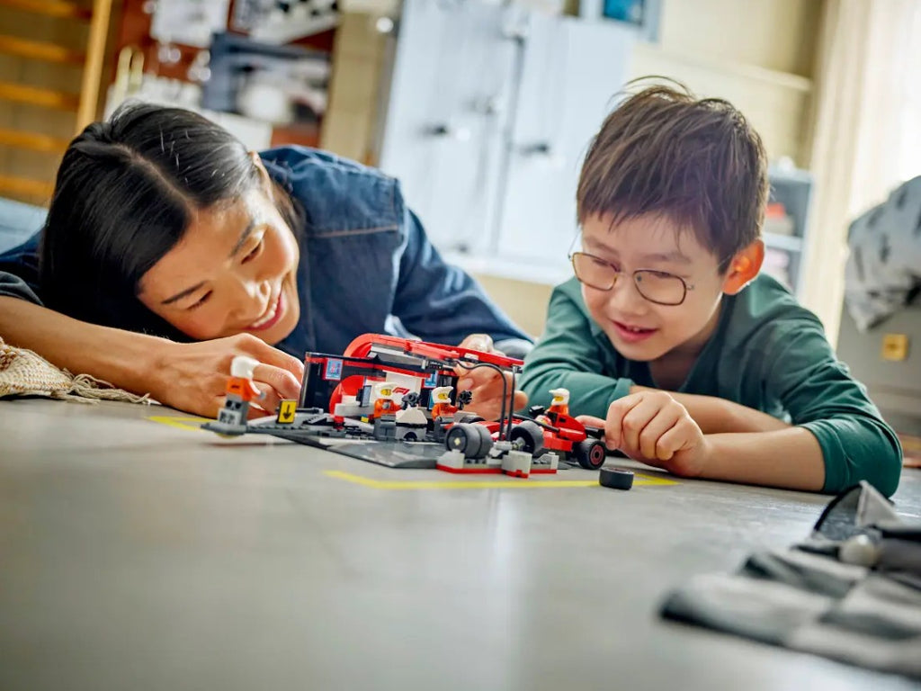 LEGO CITY - L'ARRÊT AU STAND DE F1 AVEC VOITURE FERRARI #60443
