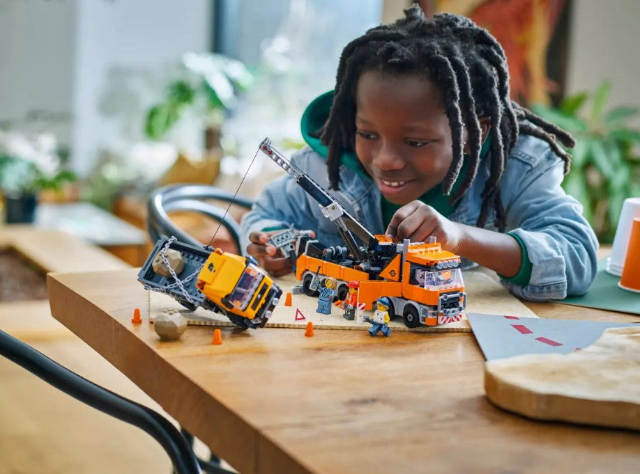 LEGO CITY - HEAVY-DUTY TOW TRUCK WITH CRANE #60467