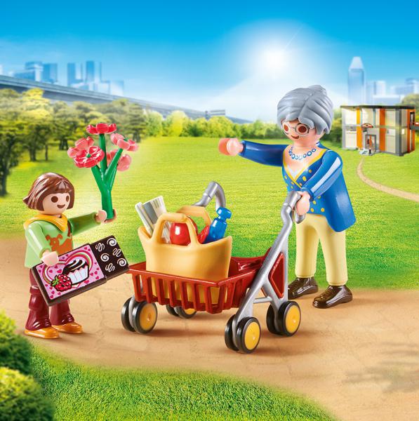 PLAYMOBIL - LITTLE GIRL AND GRANDMA #70194
