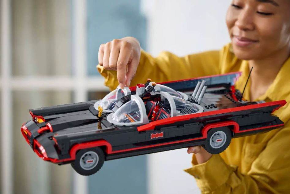 LEGO BATMAN - LA BATMOBIL DE LA SÉRIE TÉLÉ CLASSIQUE #76328