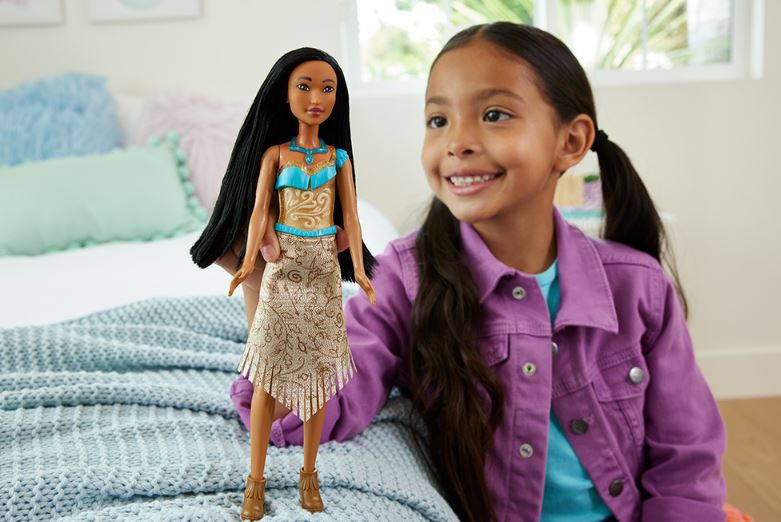DISNEY PRINCESS FASHION DOLL - POCAHONTAS