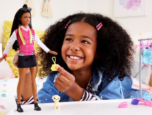 BARBIE - BROOKLYN - PLAYSET - HAIRSTYLIST DOLL AND 14 ACCESSORIES