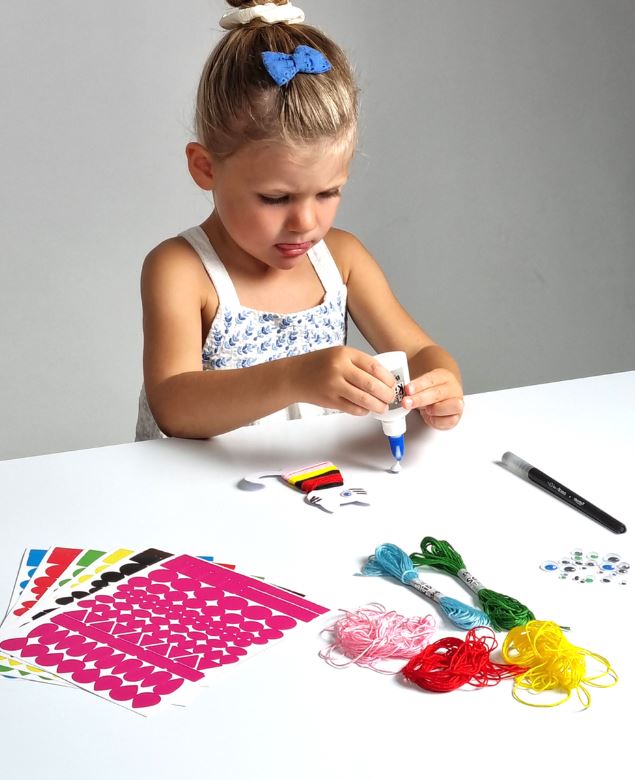 BUKI FRANCE - ACTIVITY CASE