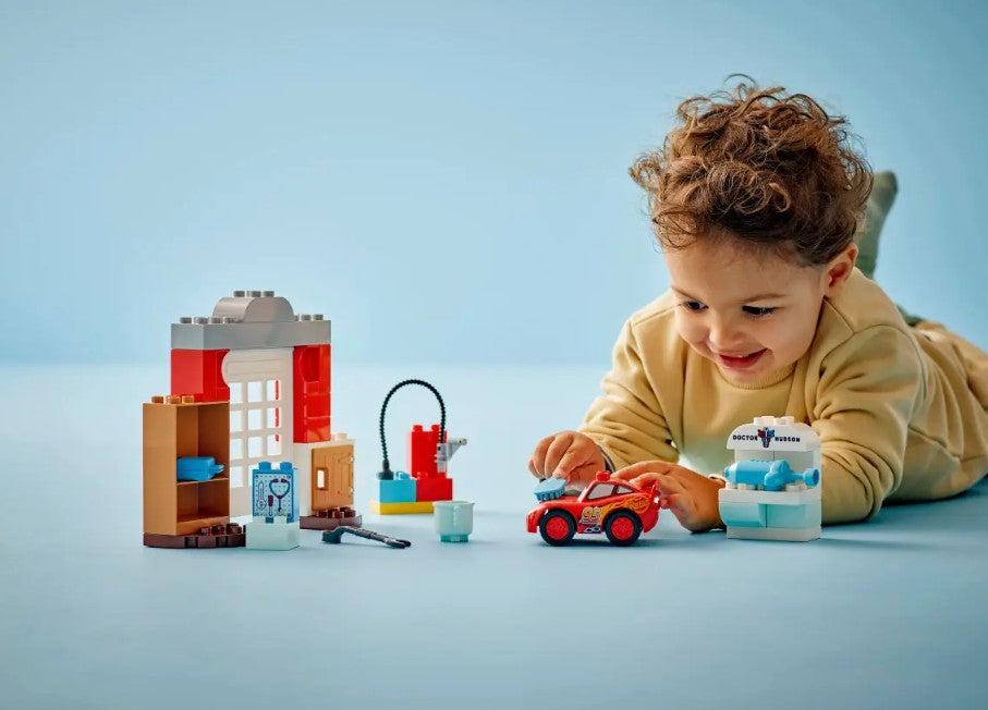 LEGO DUPLO - LA VISITE DE MCQUEEN AU GARAGE DE DOC #10456
