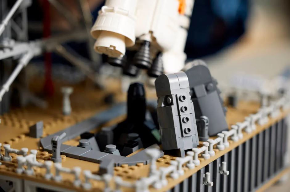 LEGO ICONS - LE SYSTÈME DE LANCEMENT SPATIAL ARTEMIS DE LA NASA #10341