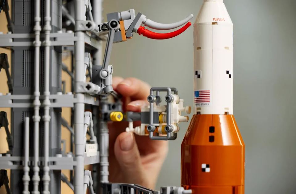 LEGO ICONS - LE SYSTÈME DE LANCEMENT SPATIAL ARTEMIS DE LA NASA #10341