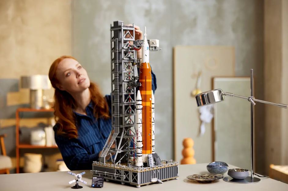 LEGO ICONS - LE SYSTÈME DE LANCEMENT SPATIAL ARTEMIS DE LA NASA #10341