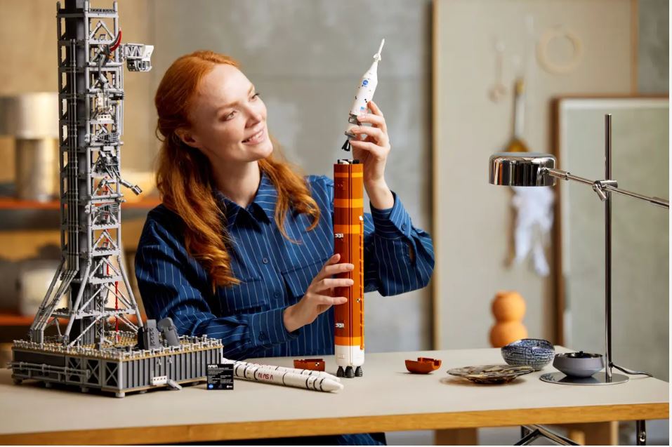LEGO ICONS - LE SYSTÈME DE LANCEMENT SPATIAL ARTEMIS DE LA NASA #10341
