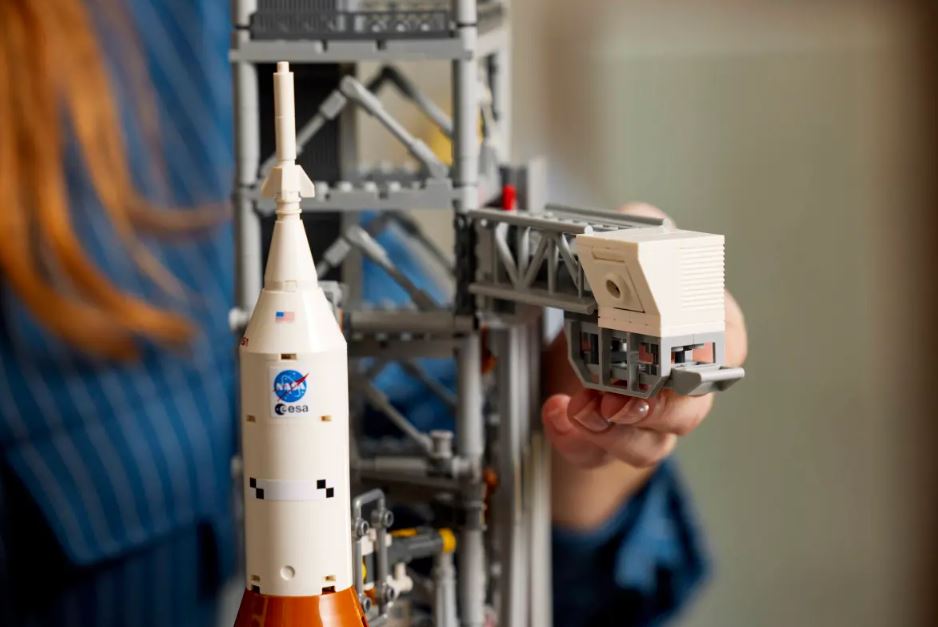 LEGO ICONS - LE SYSTÈME DE LANCEMENT SPATIAL ARTEMIS DE LA NASA #10341
