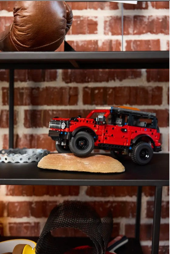 LEGO TECHNIC - LE VUS FORD BRONCO #42213