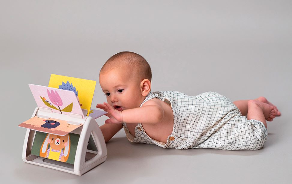 TAF TOYS - LIVRE TOURNANT POSITION VENTRALE