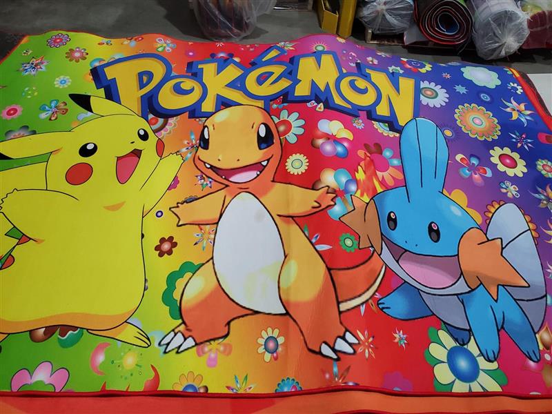 TAPIS DE CHAMBRE - SALLE DE JEUX - PIKACHU CHARMANDER ET MUDKIP (FLEURS)