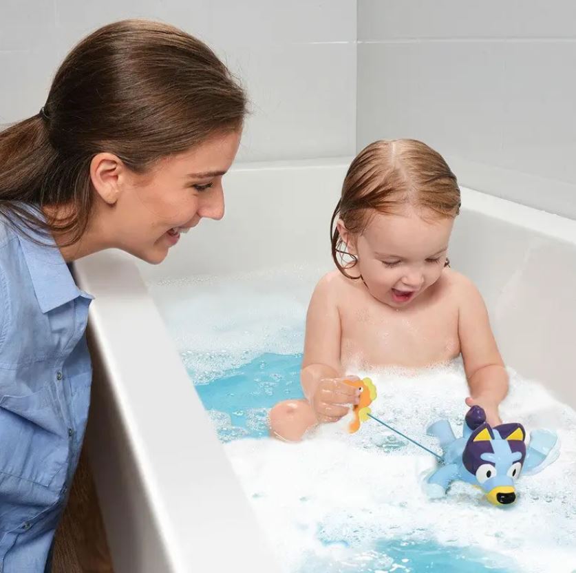 BATH TOY - BLUEY SWIMS
