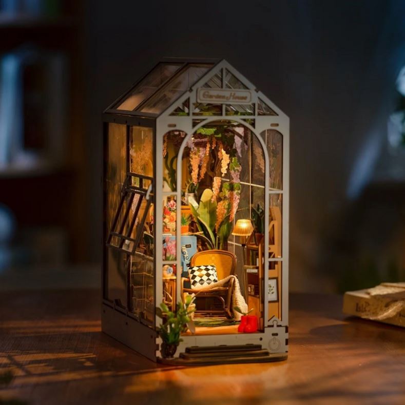 BOOK NOOK DIY - HOUSE OF FLOWERS (BOOK CORNER SHELF INSERTION)